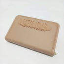 Carteira Feminina em couro premium com porta cartões cédulas documentos e porta moedas com ziper.