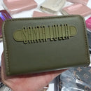 Carteira Feminina em couro premium com porta cartões cédulas documentos e porta moedas com ziper.